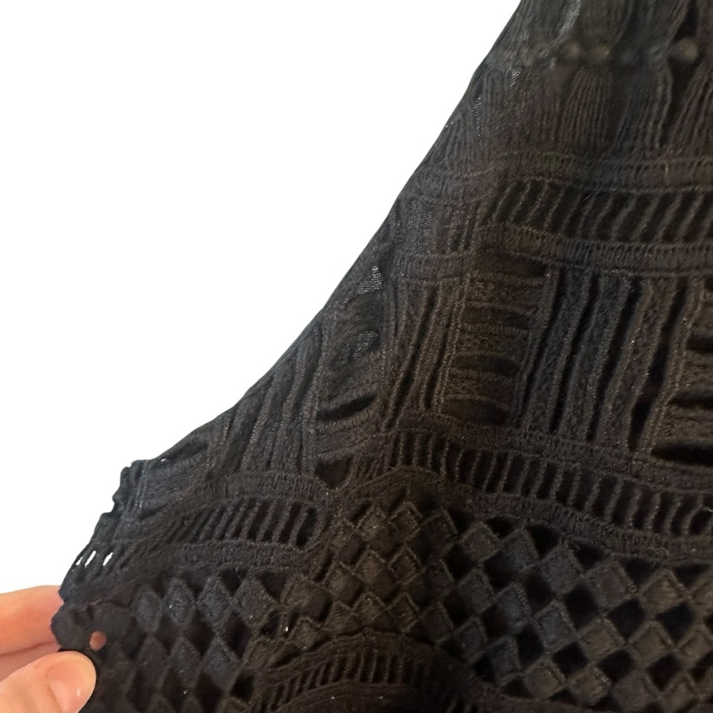 Vince Women’s Size 10 Large Tank Top Geo Lace High Neck Black Eyelet Crochet - Picture 6 of 7
